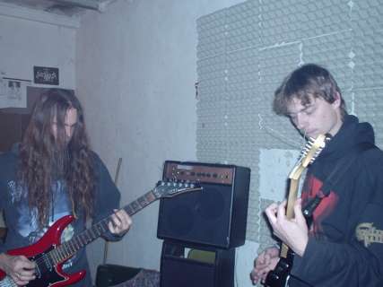 [21.12.2003] Lord Kopromaster a Tom v z�palu hran� :-)