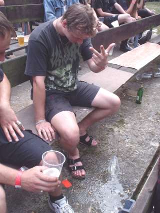 [24.07.2004] Open Hell Fest Volyn� 2004: Tom a jeho t�et� omylem upu�t�n� pivo (z celkem asi p�ti ;-) )